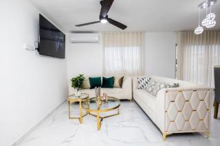 Stay in my House Welcome to Ballardos Home - 2