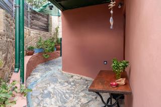 The Hillside Home - 8