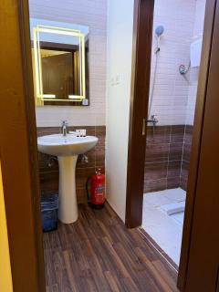 استديو بسرير ماستر وجلسه جانبيه - 8