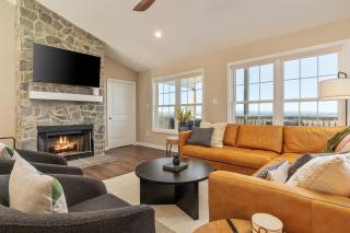 Skycrest Cabin - Mountain Views, Hot Tub, Sauna - 4