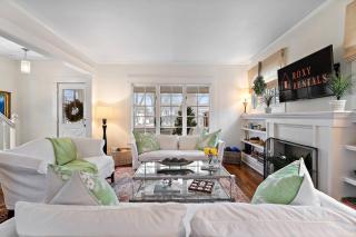 "The Broadway Hideaway" by Roxy Rentals - 3
