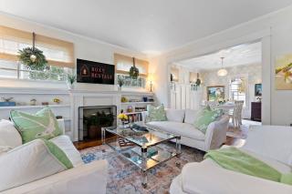 "The Broadway Hideaway" by Roxy Rentals - 5