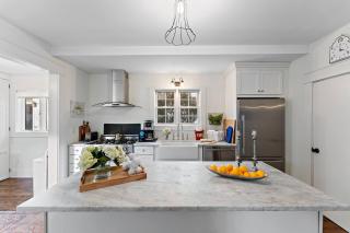 "The Broadway Hideaway" by Roxy Rentals - 9