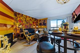 Modern Mtn Retreat Patio & Cozy Fall Vibes - 8