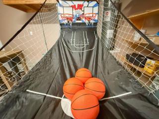 San Antonio Retreat Family Home. 4/2.5 w/Yard - 8