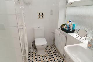 House - Sleeps 6 - 2 Cars Free Parking - 8