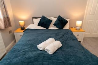 House - Sleeps 6 - 2 Cars Free Parking - 6