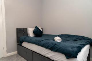 House - Sleeps 6 - 2 Cars Free Parking - 5