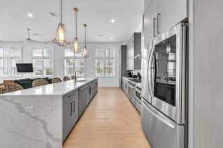 Gulf Front 8 BR 6 BA Pool & Hot Tub Pickleball Fun - 3