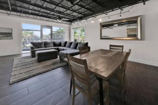 3 BR 2 BA Downtown Loft Pickleball Fun - 7