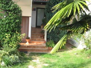 Angenehme Ferienwohnung mit Balkon, umgeben von einem Garten - 8