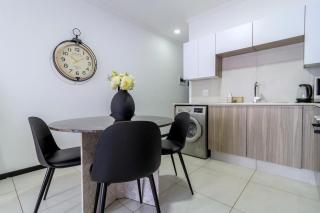 Skyline 3 Bedroom 2 Bathrooms Sleeps Six - 1