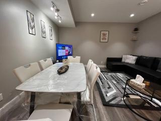 Cozy 2BR Retreat | Edmonton SW | Smart TV + Wi-Fi - 7