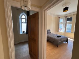 Peaceful Hideaway with Hot tub & Private Garden - 4