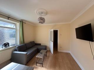 Peaceful Hideaway with Hot tub & Private Garden - 7