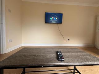 Peaceful Hideaway with Hot tub & Private Garden - 1