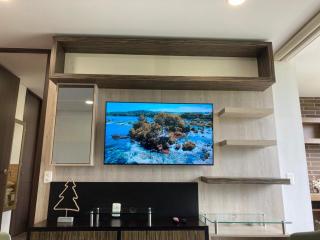 Beautiful Loft close to airport,pool gym & parking - 9