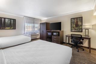 Best Western Town & Country Lodge - 7