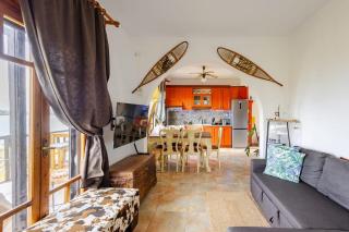 Holiday Apartment steps from the Beach - 3