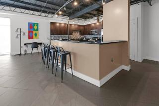 3 BR 2 BA Downtown Loft water view - 7