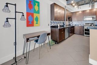 3 BR 2 BA Downtown Loft water view - 6