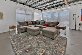 3 BR 2 BA Downtown Loft water view - 1