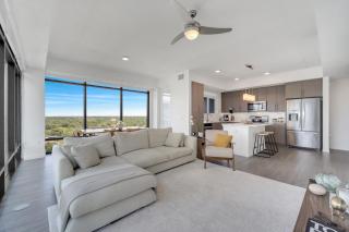 Luxury at Lake Eola - City View 3BD - 0