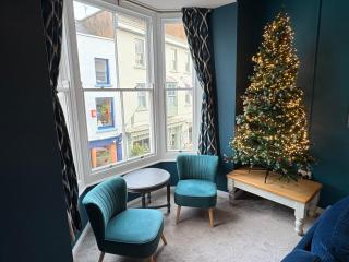 Central Tenby Private Pad - View of High Street - 9