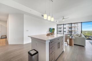 Luxury at Lake Eola - City View 3BD - 6