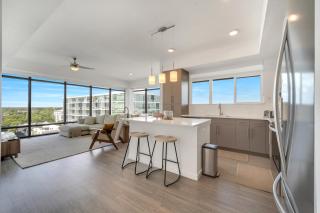 Luxury at Lake Eola - City View 3BD - 1