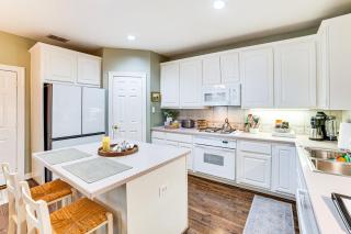 Uptown Dallas Group Getaway Near Art, Eats and More! - 2