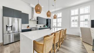 5 BR 4 BA Private Pool Pickleball Fun - 3