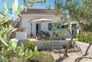 Modernes Ferienhaus mit Terrasse und Meerblick, nur wenige Schritte vom Strand in einem schönen Fischerdorf - 8