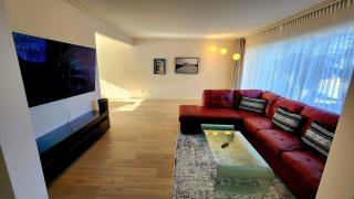 Spacious entire 4 bedroom home with two living rooms - 0