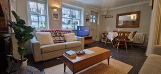 Charming Dublin City Getaway with Cosy Vibes - 5