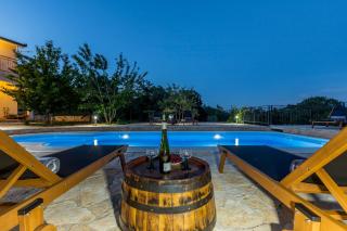 Villa Podrugovi Dvori Mit Pool - 2