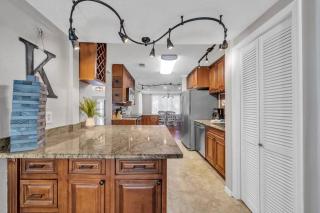 4 BR 2 BA Private Pool Pickleball Fun - 8