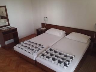 Ferienwohnung in Novi Vinodolski mit Terrasse, Garten und Grill - 4