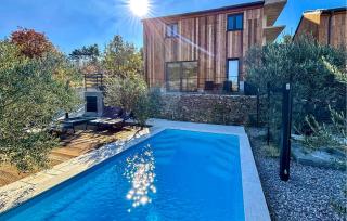 Stunning Home In Tugare With Private Swimming Pool, Can Be Inside Or Outside - 9