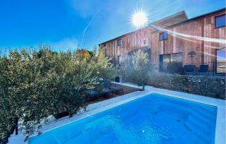 Stunning Home In Tugare With Private Swimming Pool, Can Be Inside Or Outside - 3