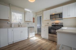 The Wild Fern Cottage with Firepit - 0