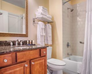 Cute and cozy centrally located unit - 7