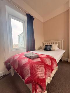 Private Holiday Home with 4 bedrooms- Tower street Guest House - 1