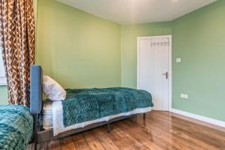 NEW Spacious House North London 8 Guests Wi-Fi - 4