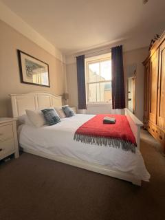 Private Holiday Home with 4 bedrooms- Tower street Guest House - 2