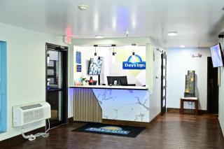 Days Inn by Wyndham Salina I-70 - 5