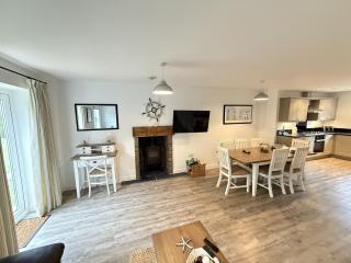 Old England Cottage - 6