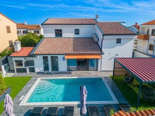 4 Schlafzimmer, 4 Badezimmer en suite, Wohnzimmer, Küche, privater Pool, Sommerküche, Holzkohlegrill, Garten - 7