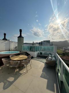 Linda Cobertura 4 Suites com Jacuzzi a 150m da praia - 0