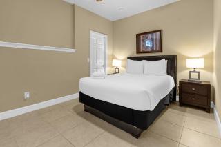 Vibrant 4BR Family Townhome 1 mile from Disney World and Disney Springs - 7